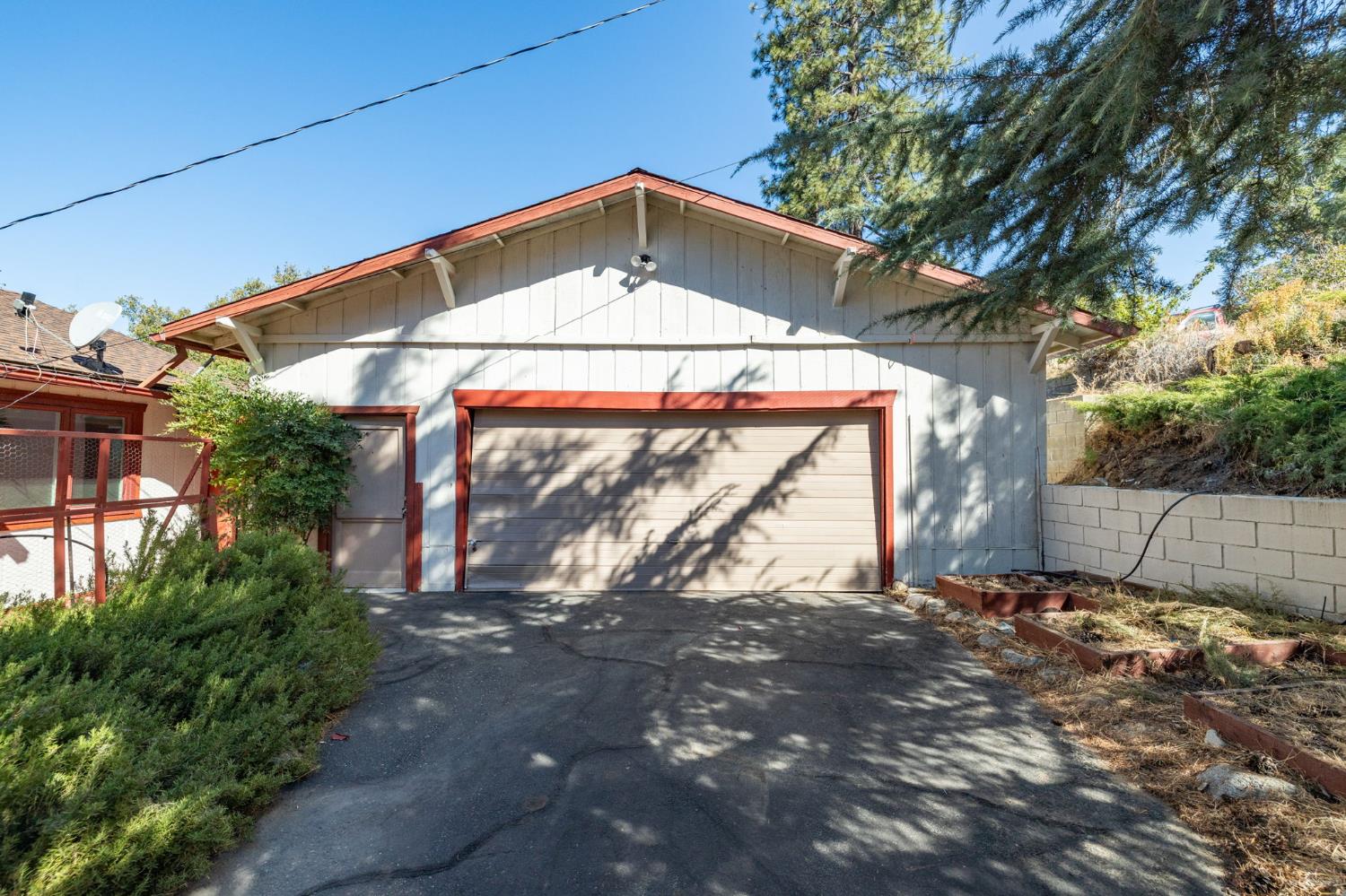 51300 Buckskin Ln, Oakhurst, CA 93644