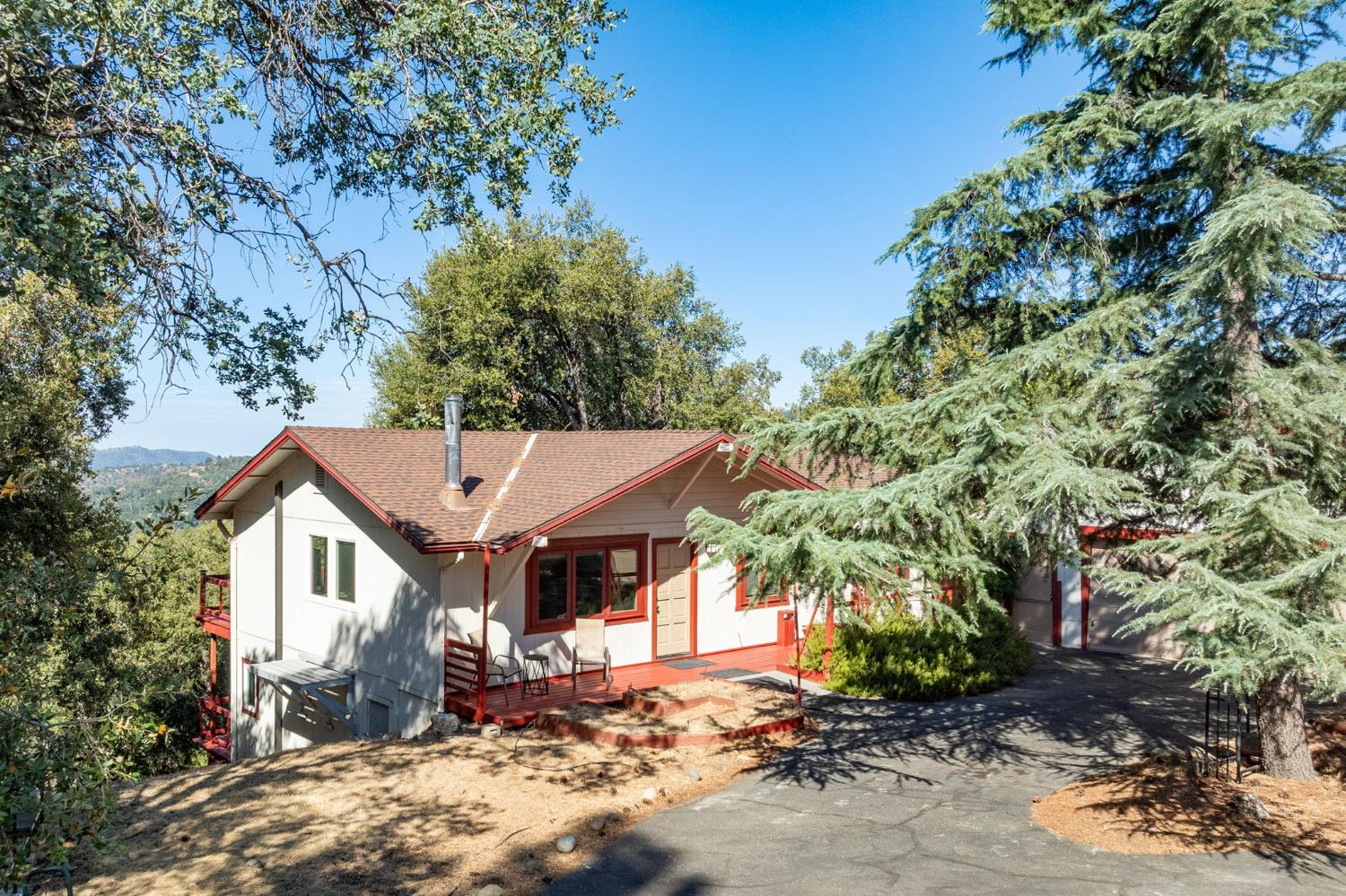 51300 Buckskin Ln, Oakhurst, CA 93644