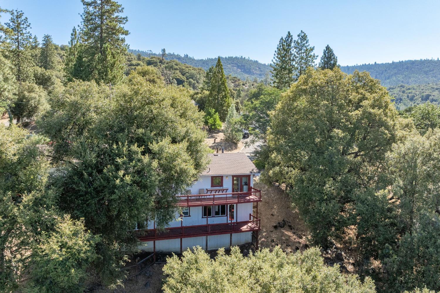 51300 Buckskin Ln, Oakhurst, CA 93644
