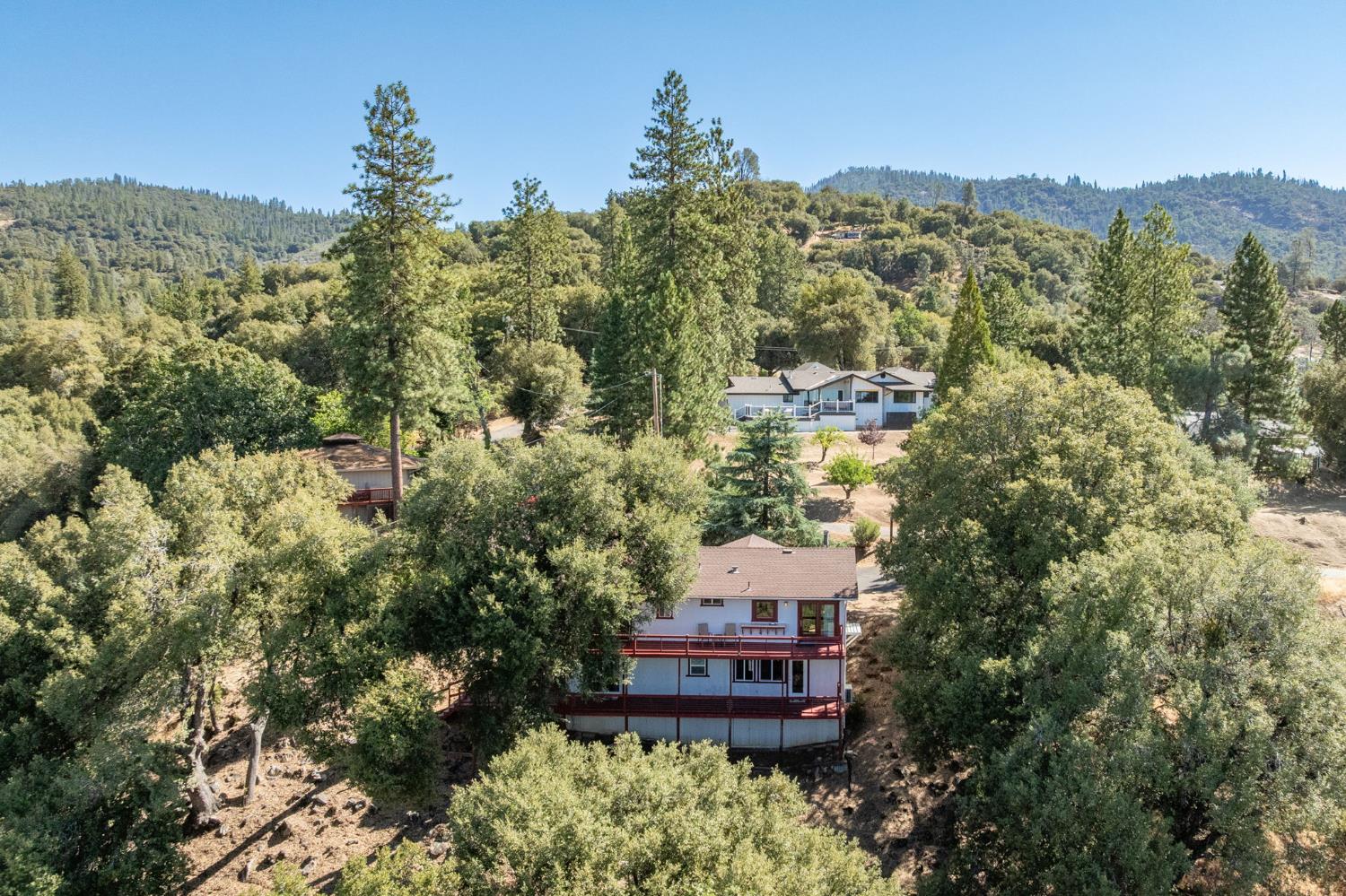 51300 Buckskin Ln, Oakhurst, CA 93644