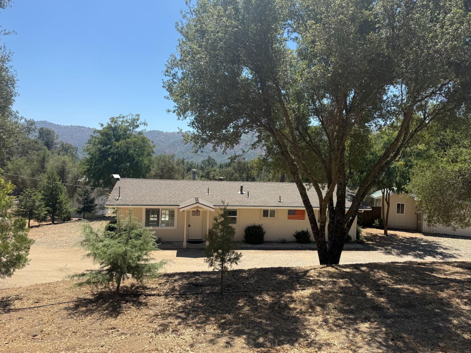 45250 Country View Ln, Ahwahnee, CA 93601