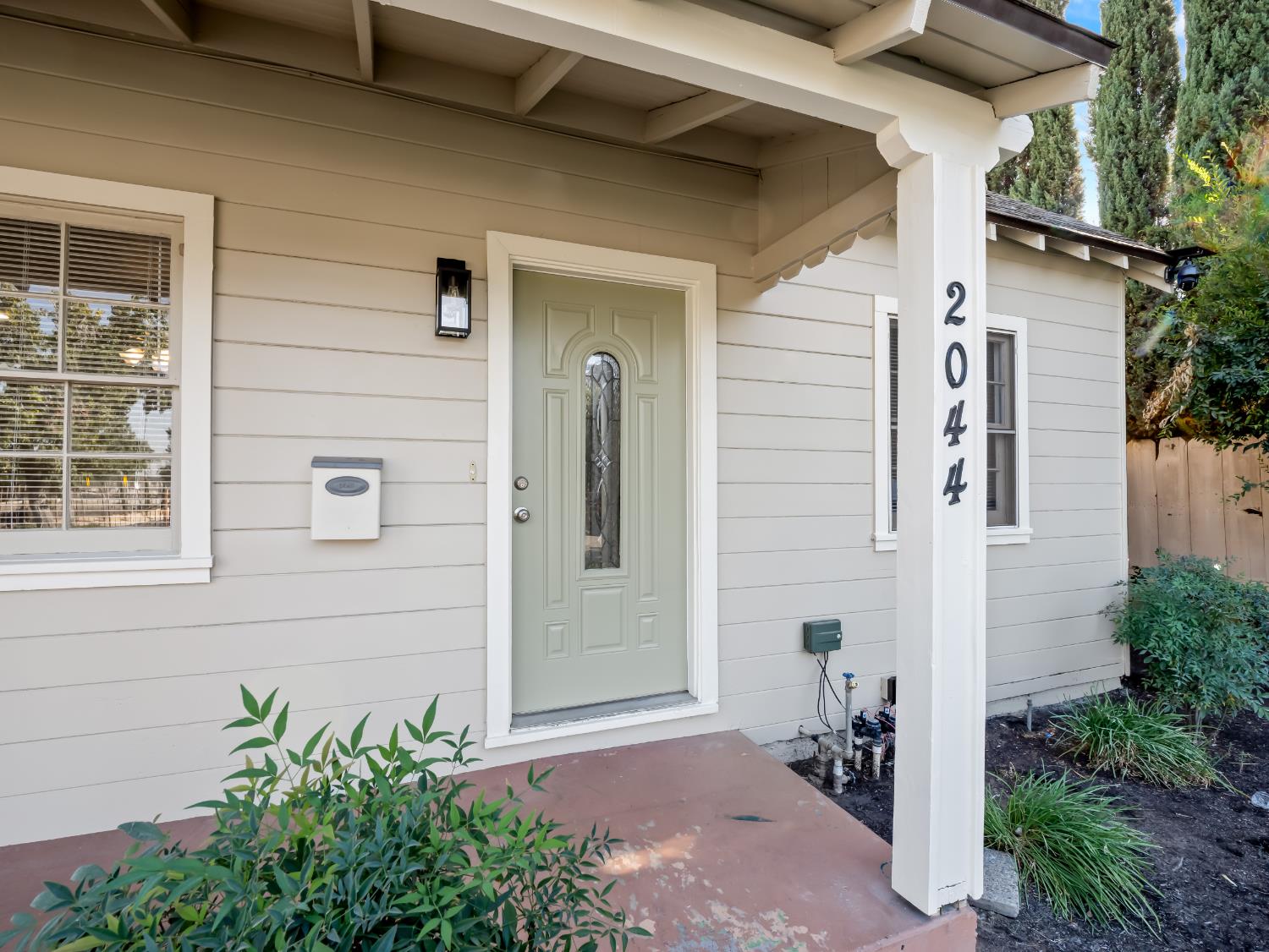 2044 E Sierra Madre Ave, Fresno, CA 93726