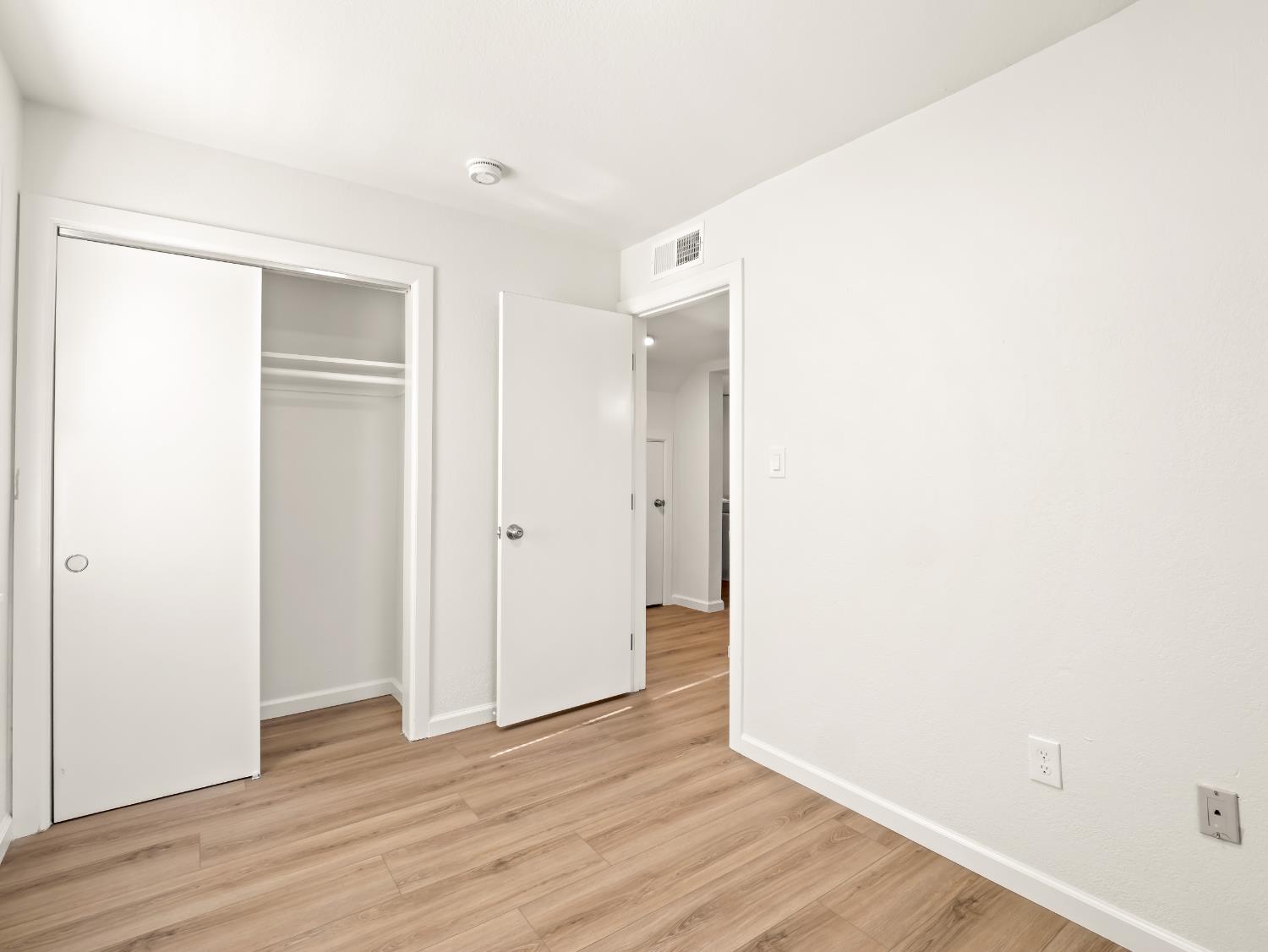 2044 E Sierra Madre Ave, Fresno, CA 93726