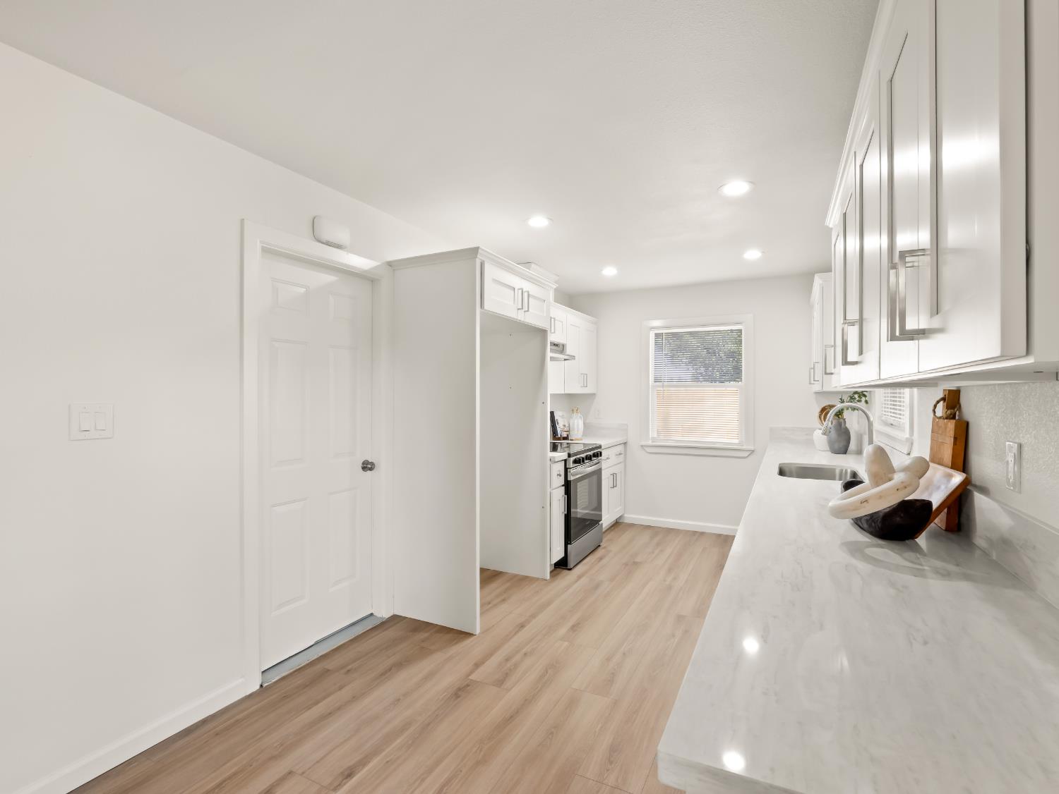 2044 E Sierra Madre Ave, Fresno, CA 93726