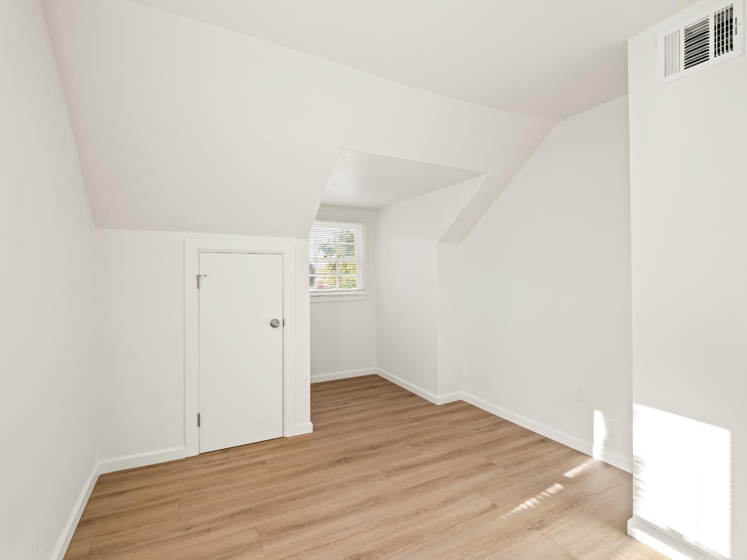 2044 E Sierra Madre Ave, Fresno, CA 93726