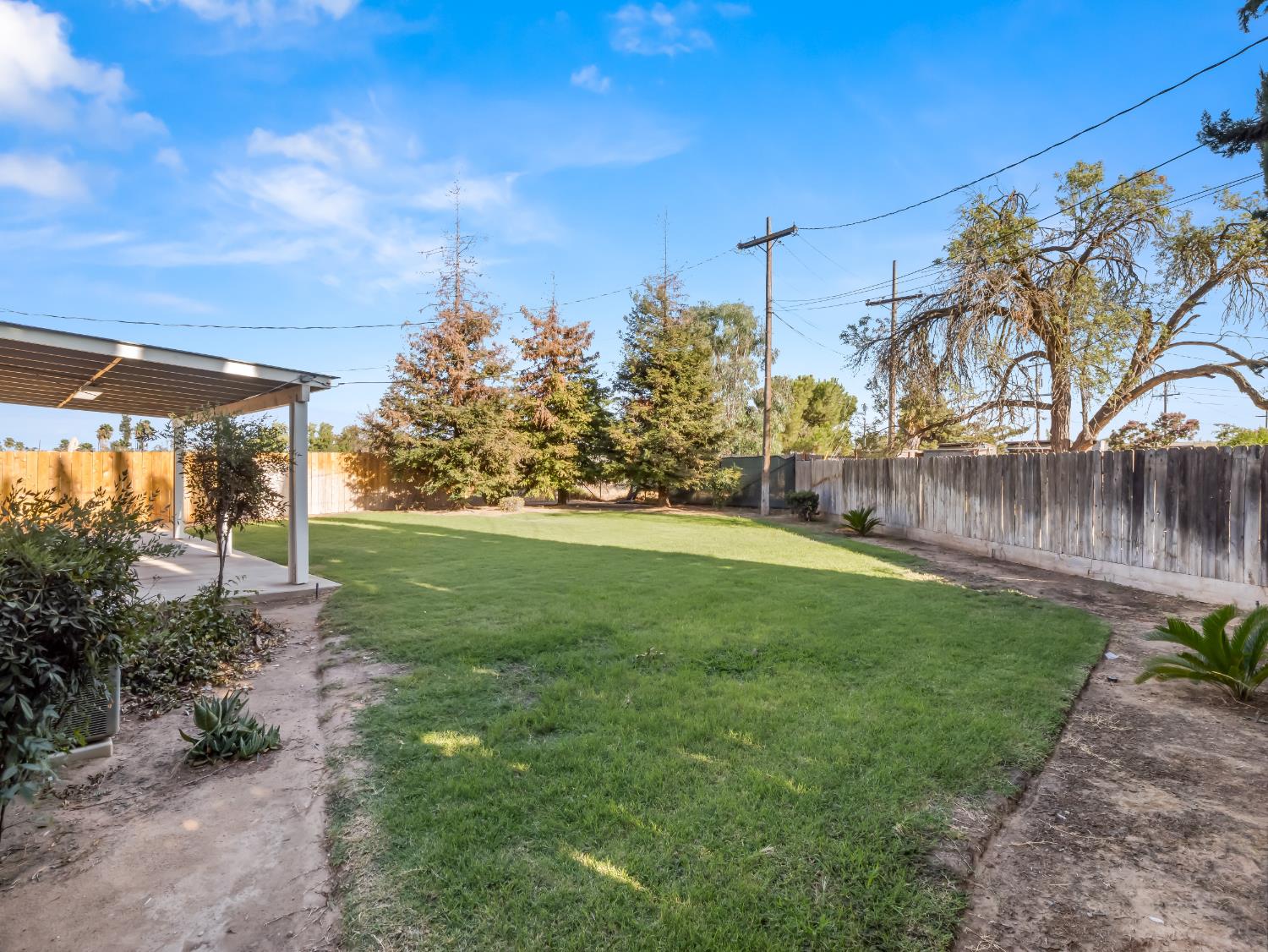 2044 E Sierra Madre Ave, Fresno, CA 93726