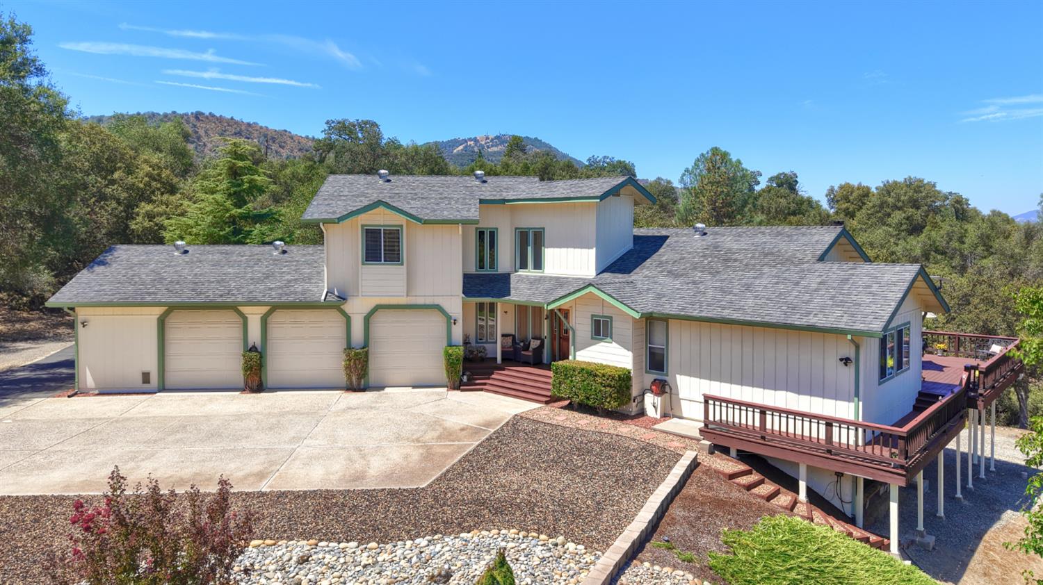 38393 Crestview Ln, Oakhurst, CA 93644