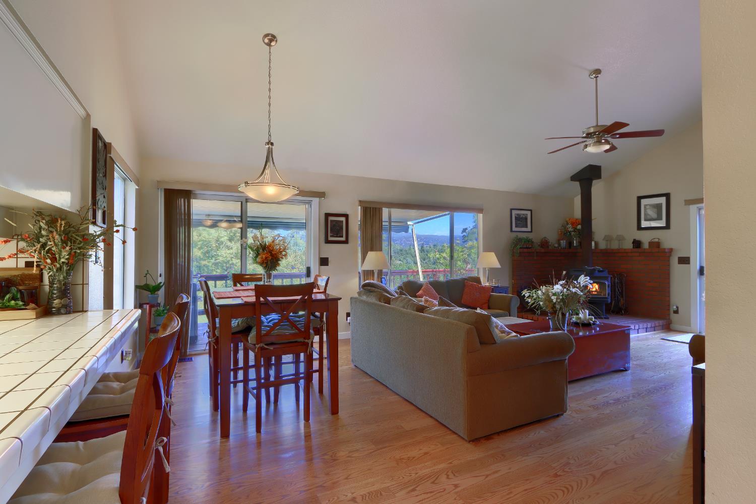 38393 Crestview Ln, Oakhurst, CA 93644