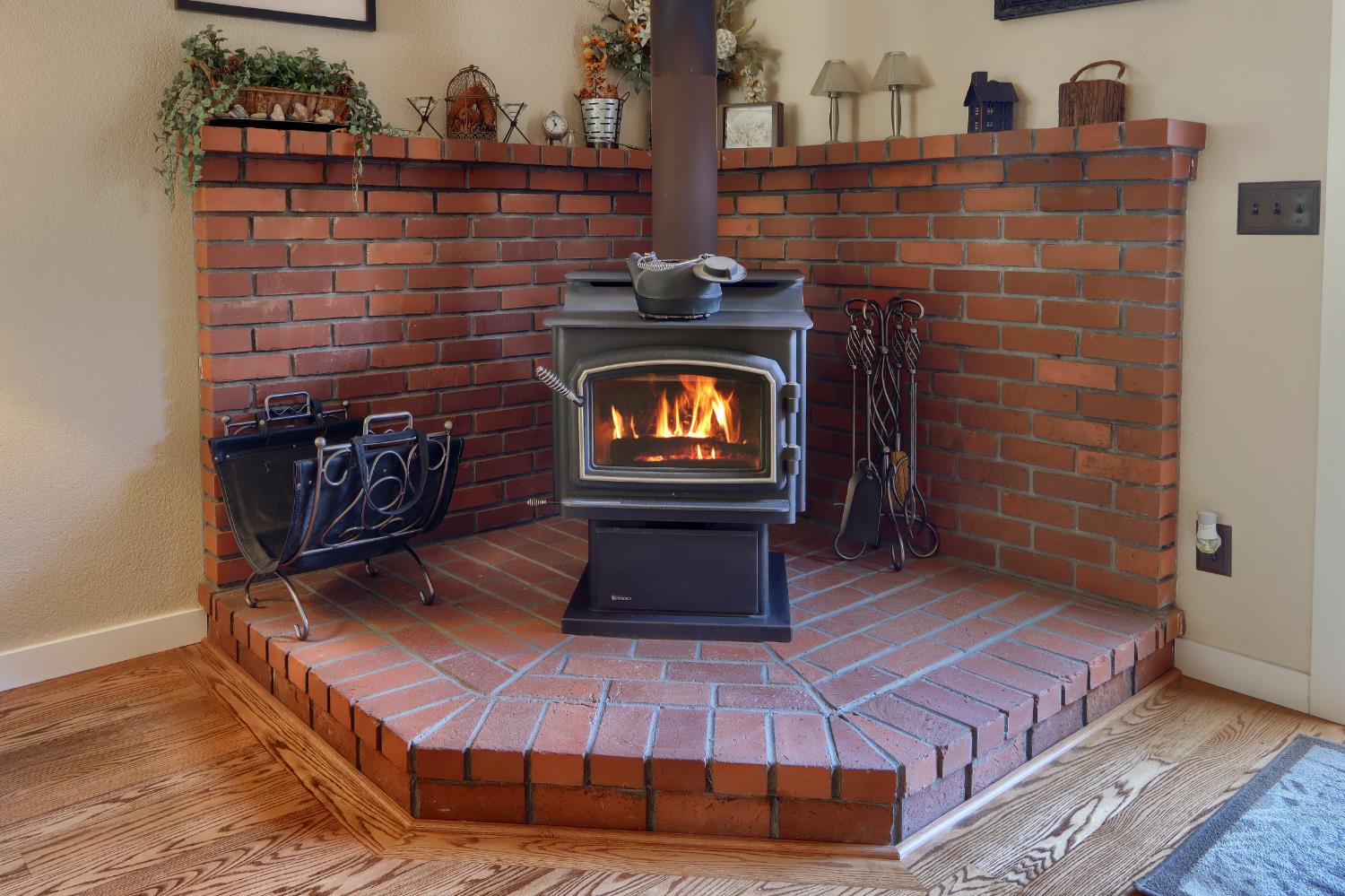 38393 Crestview Ln, Oakhurst, CA 93644