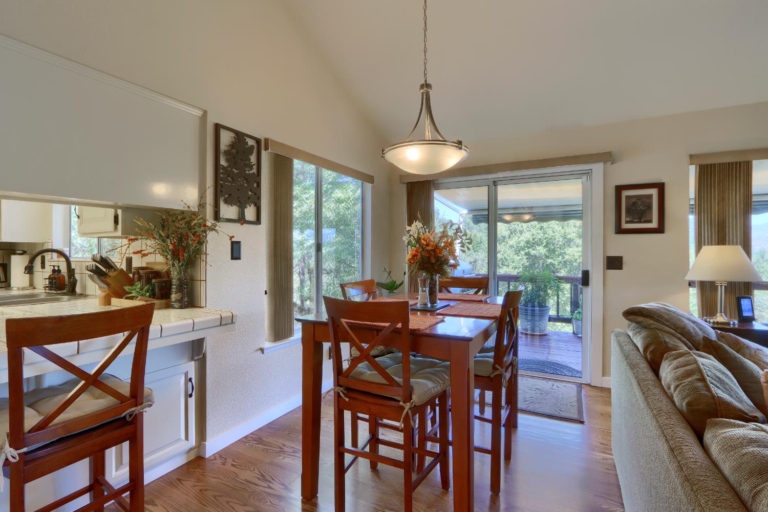 38393 Crestview Ln, Oakhurst, CA 93644