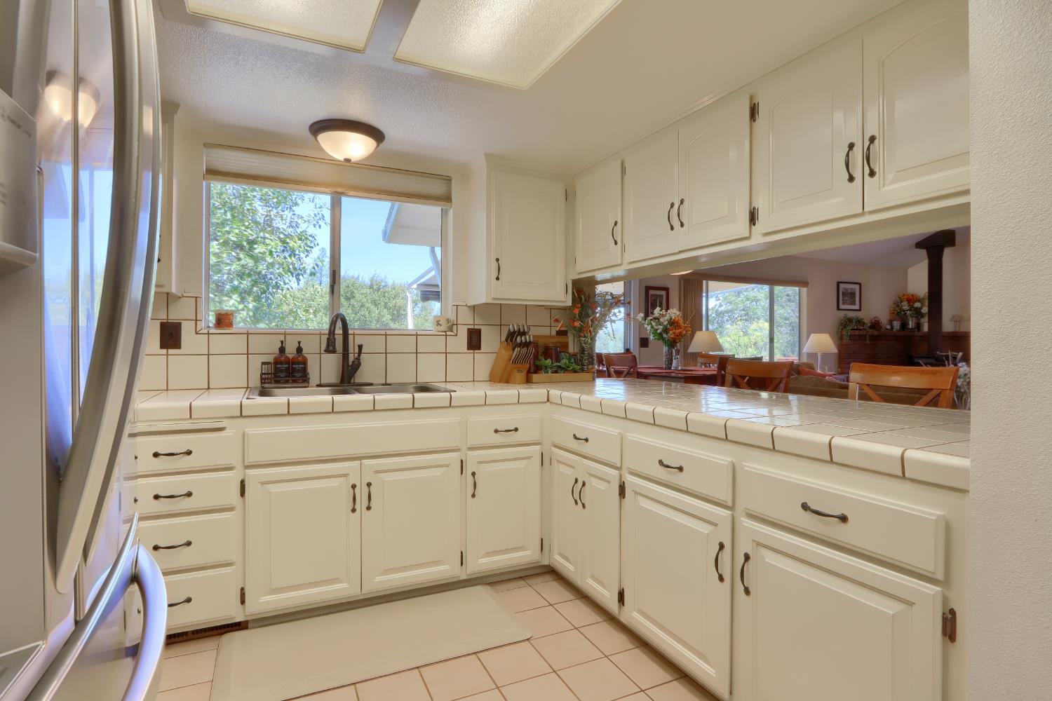 38393 Crestview Ln, Oakhurst, CA 93644
