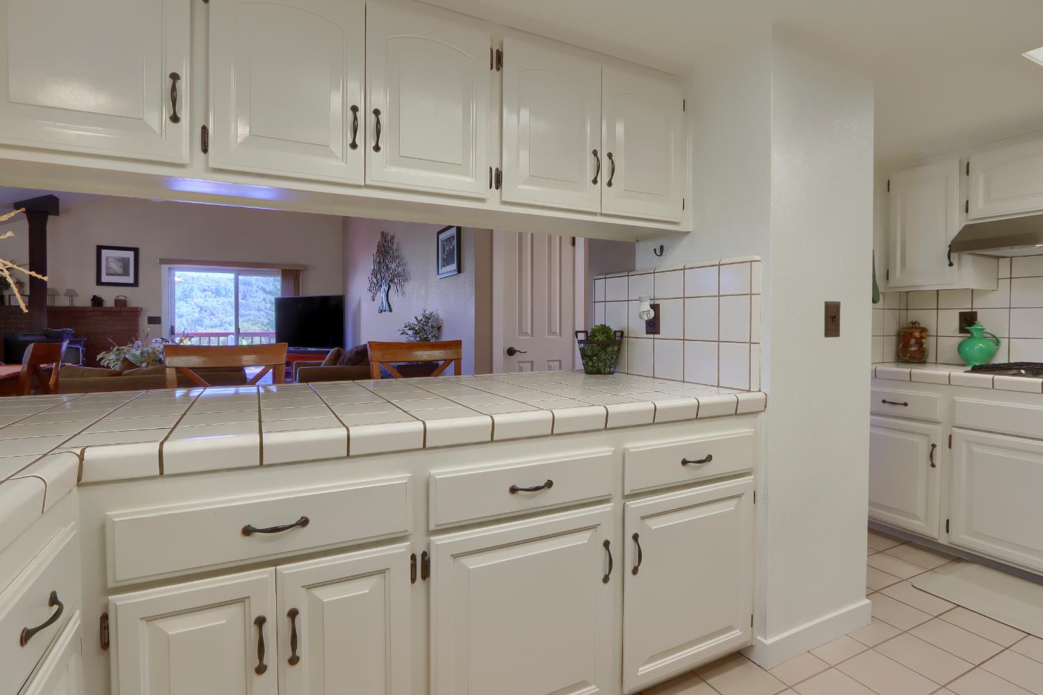 38393 Crestview Ln, Oakhurst, CA 93644
