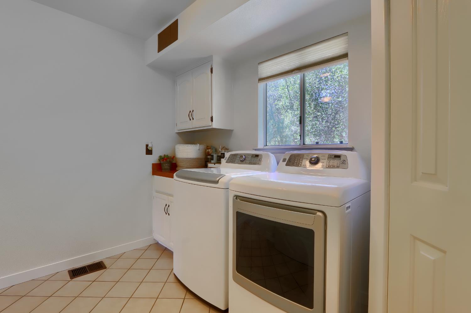 38393 Crestview Ln, Oakhurst, CA 93644