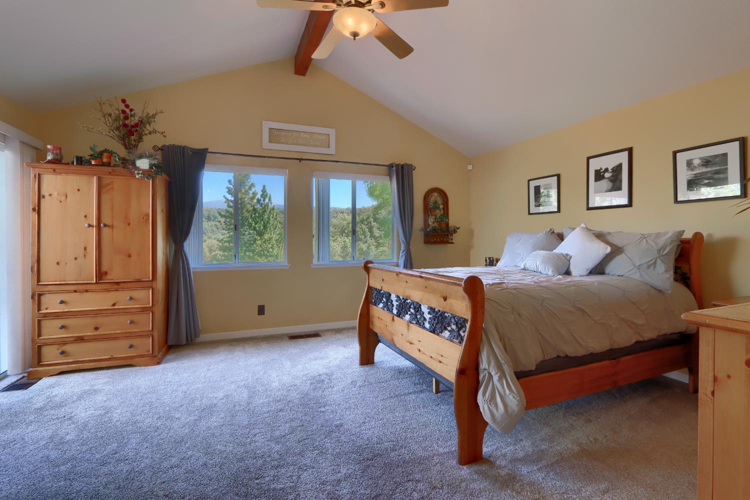 38393 Crestview Ln, Oakhurst, CA 93644