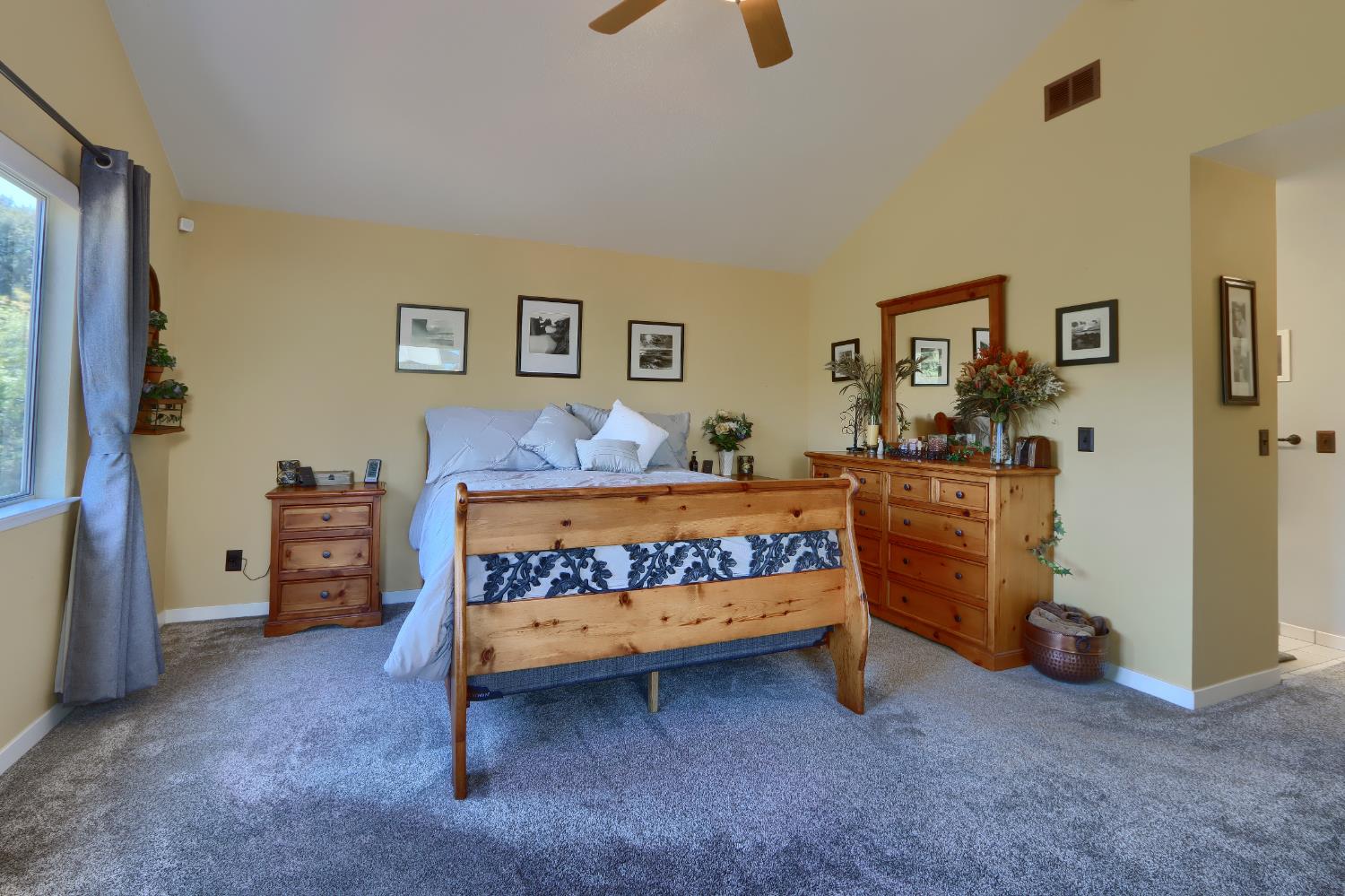 38393 Crestview Ln, Oakhurst, CA 93644