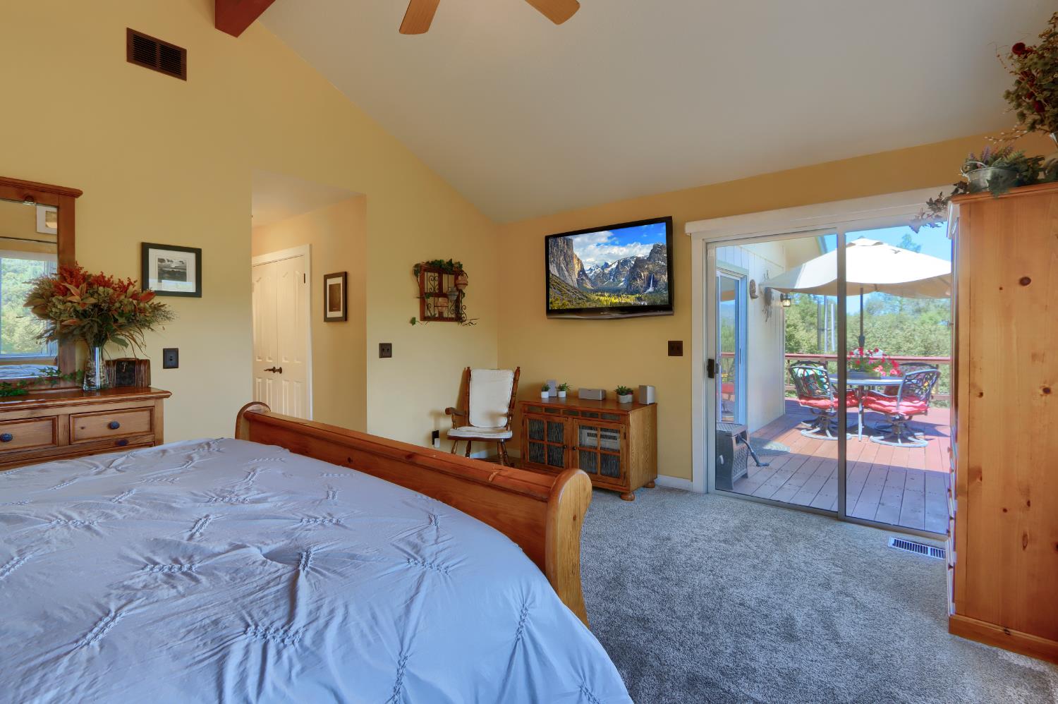 38393 Crestview Ln, Oakhurst, CA 93644