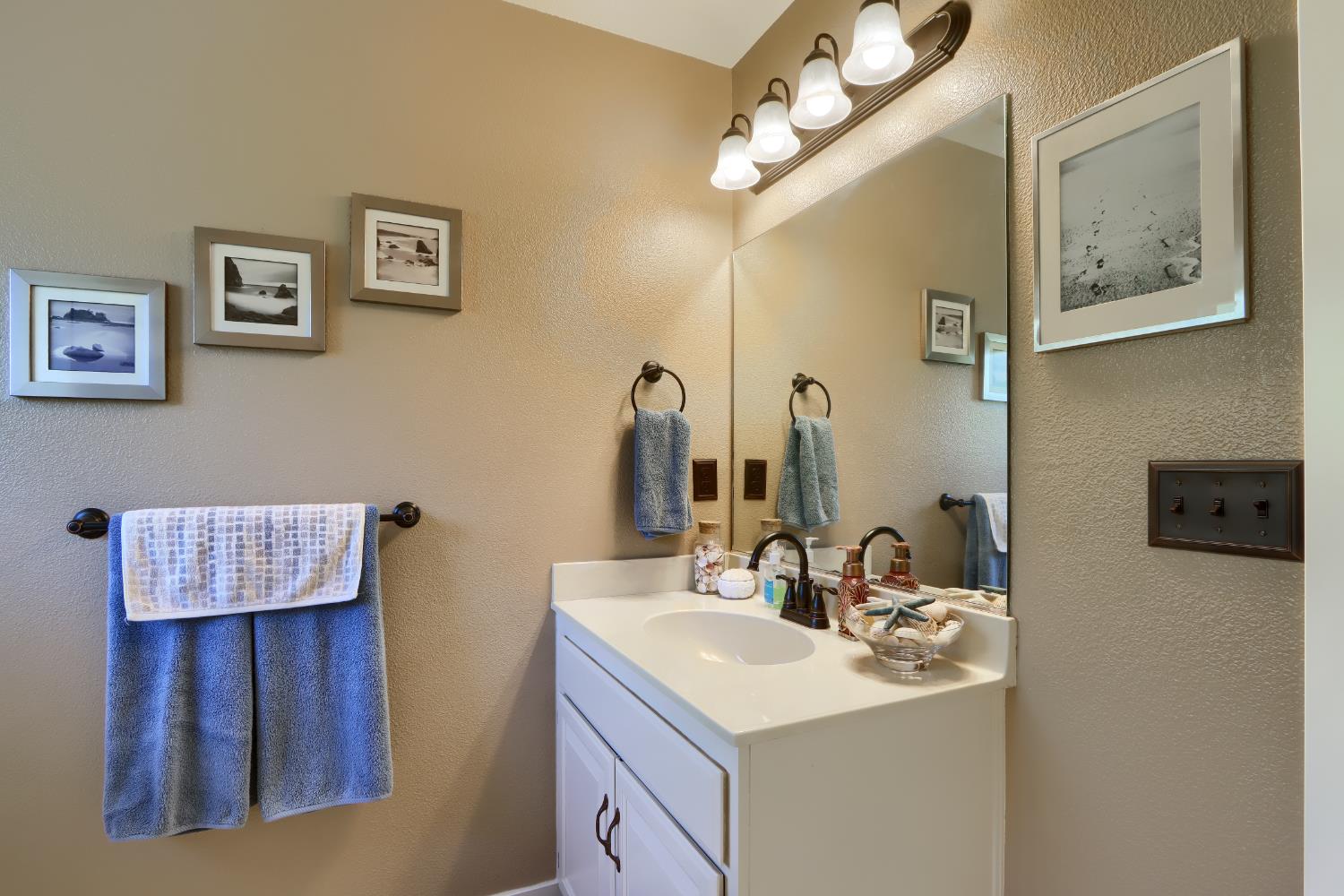 38393 Crestview Ln, Oakhurst, CA 93644
