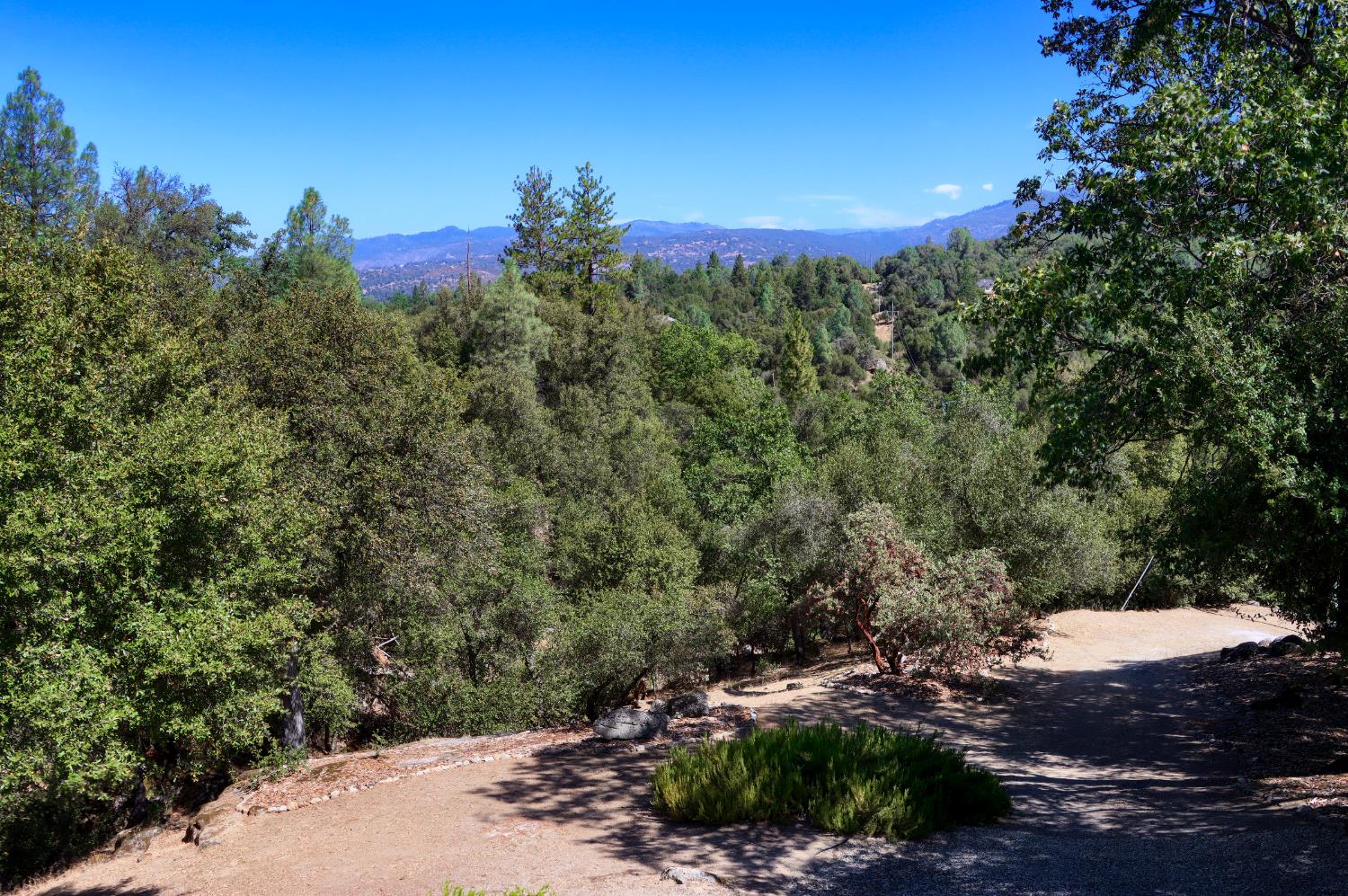 38393 Crestview Ln, Oakhurst, CA 93644