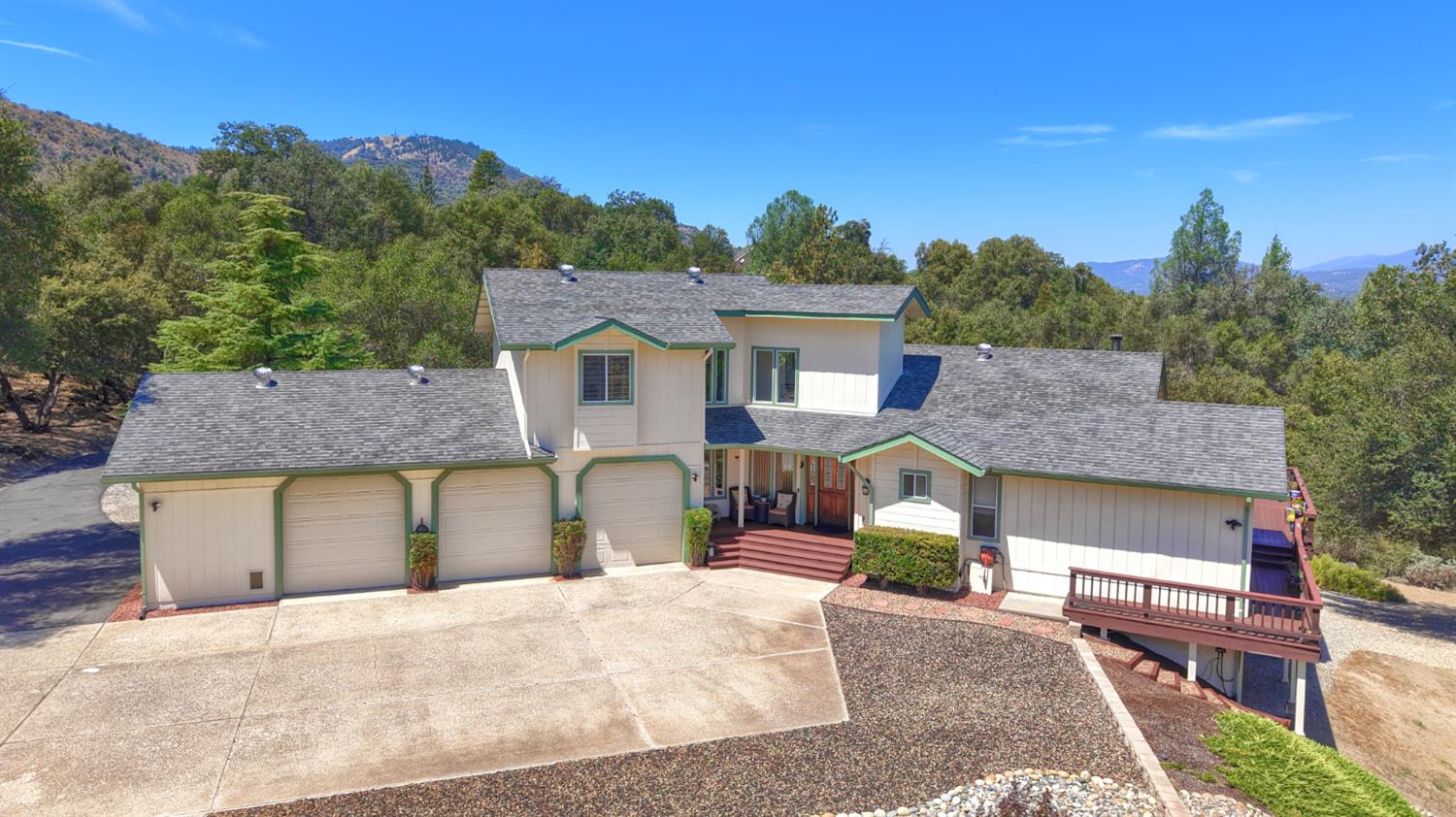 38393 Crestview Ln, Oakhurst, CA 93644