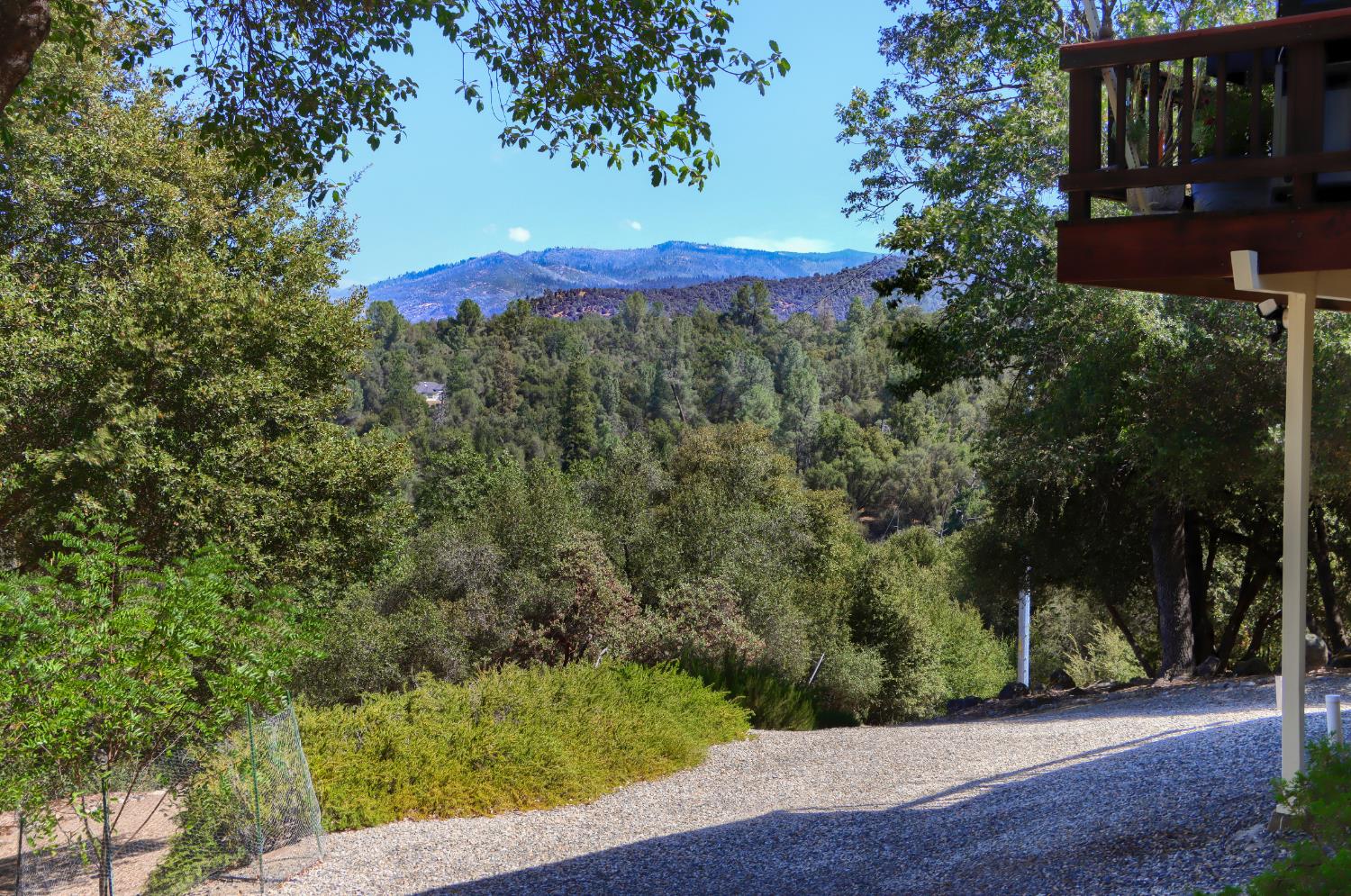38393 Crestview Ln, Oakhurst, CA 93644