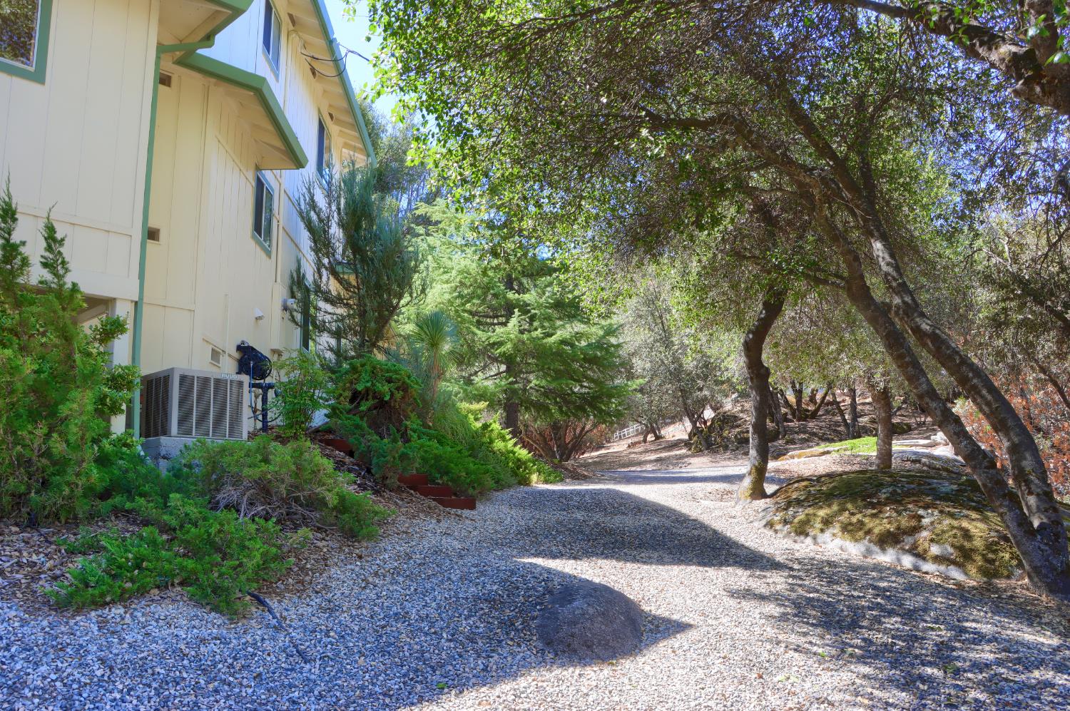 38393 Crestview Ln, Oakhurst, CA 93644