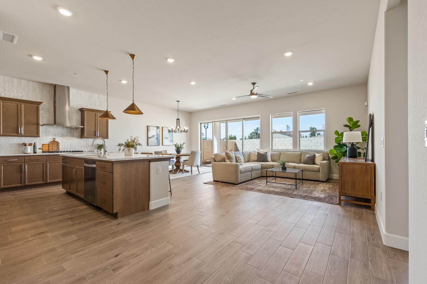 7210 W Ashcroft Ave, Fresno, CA 93723