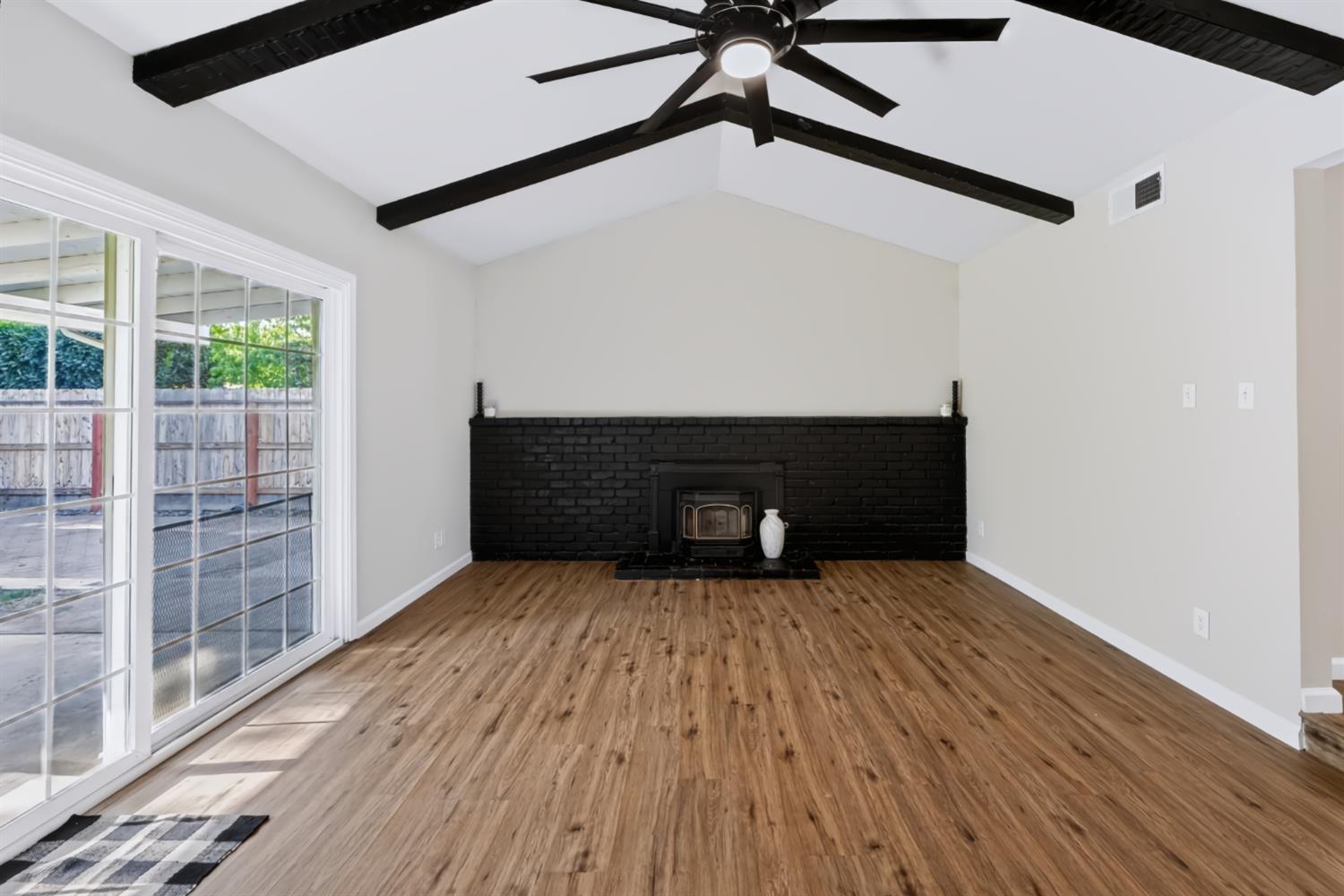 2386 Stanford Ave, Clovis, CA 93611