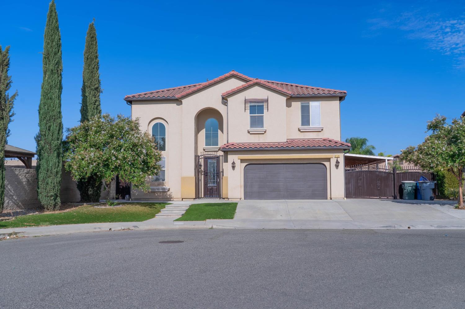 6120 N La Paz Ave, Fresno, CA 93723