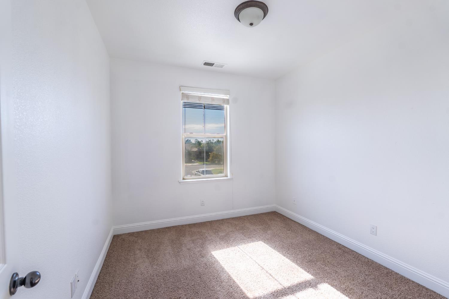 6120 N La Paz Ave, Fresno, CA 93723