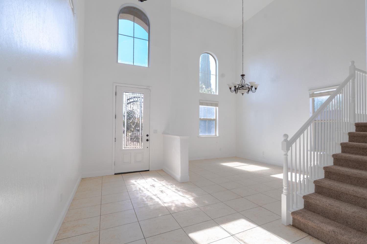 6120 N La Paz Ave, Fresno, CA 93723