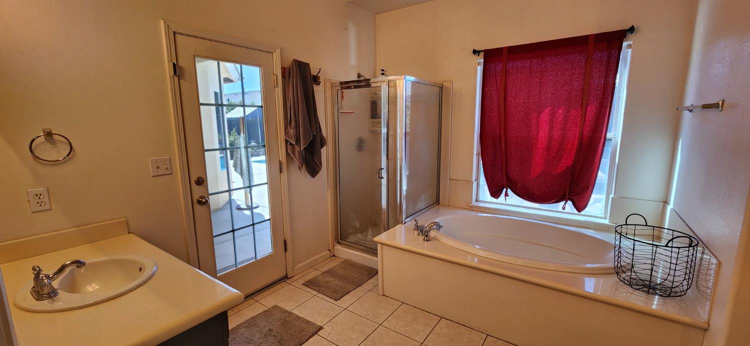 6617 E Lowe Ave, Fresno, CA 93727
