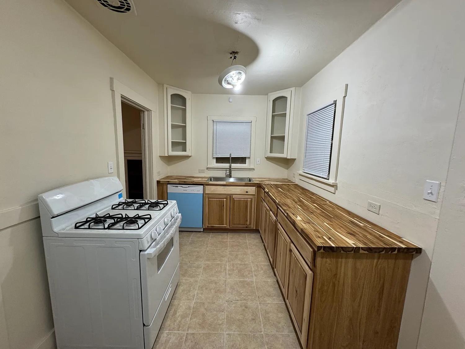 1003 E Cortland Ave, Fresno, CA 93704