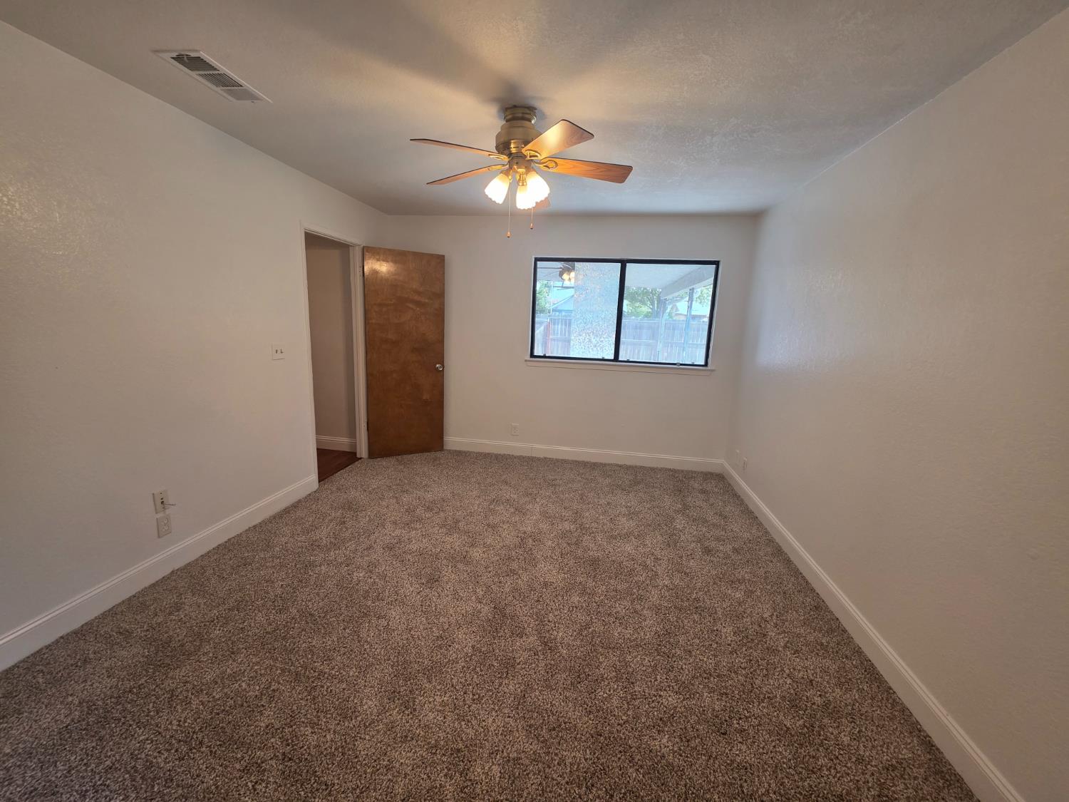 364 N Sunnyside Ave, Fresno, CA 93727