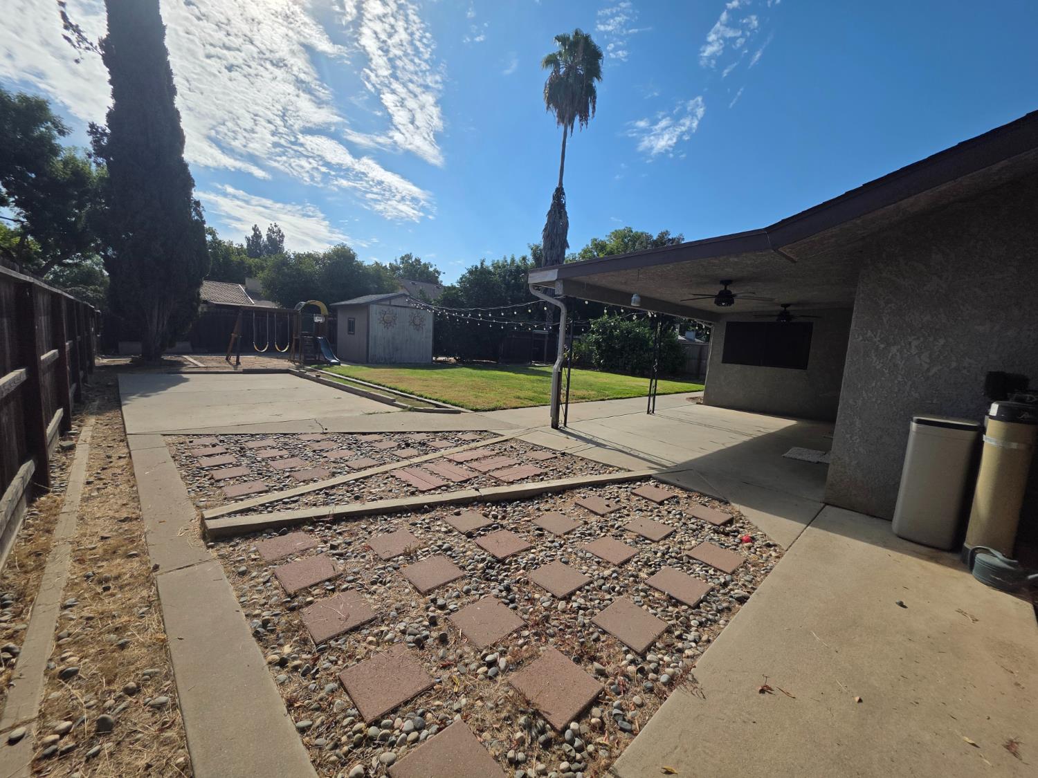 364 N Sunnyside Ave, Fresno, CA 93727
