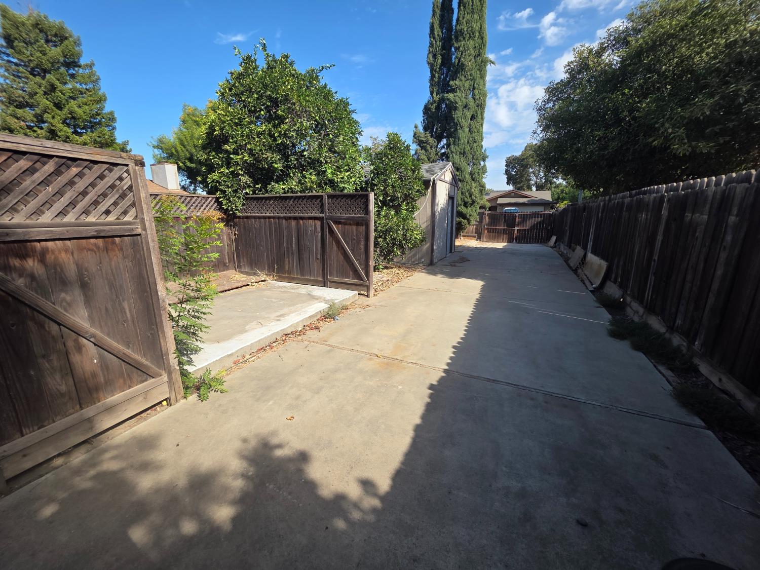 364 N Sunnyside Ave, Fresno, CA 93727