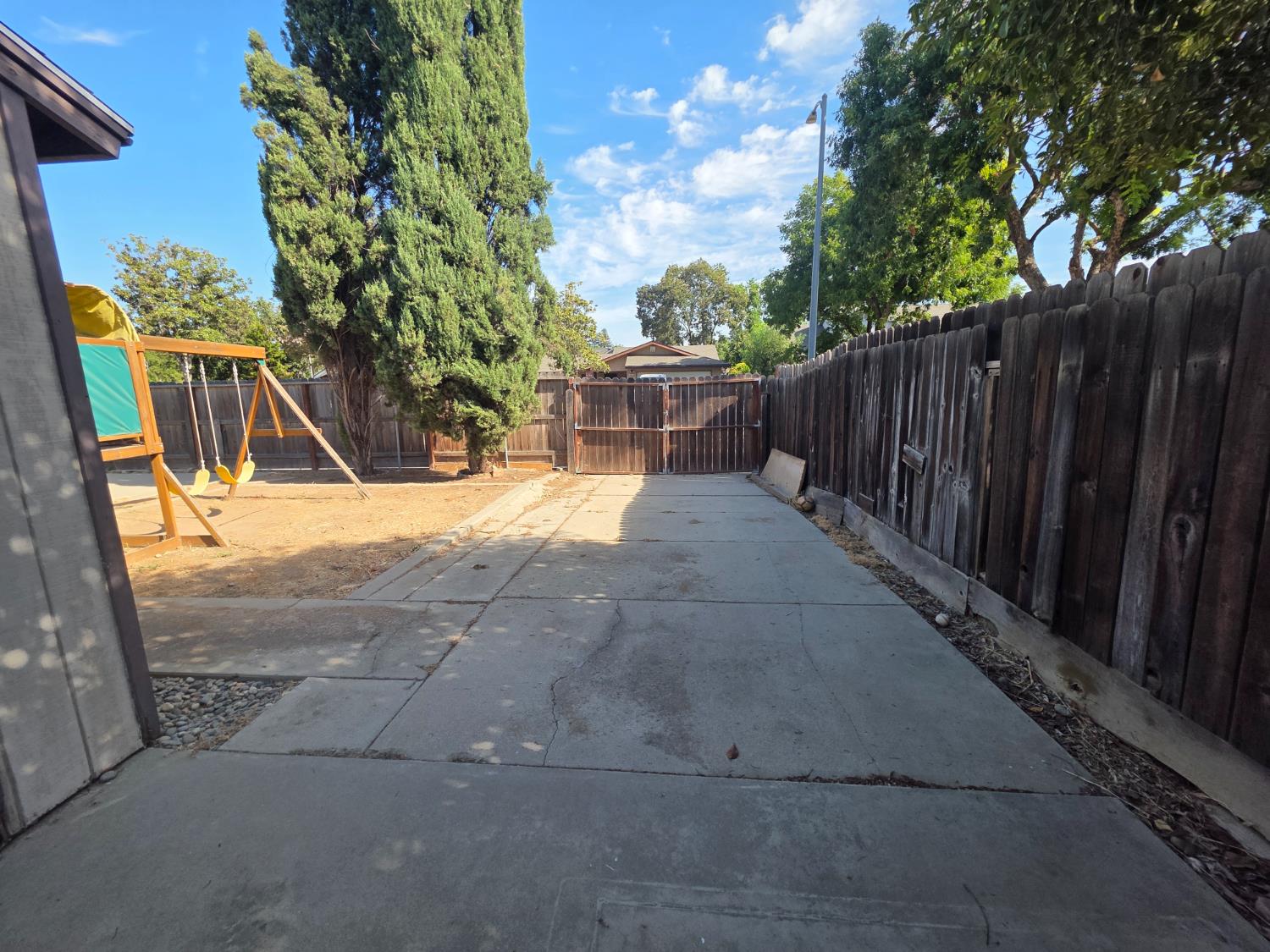 364 N Sunnyside Ave, Fresno, CA 93727