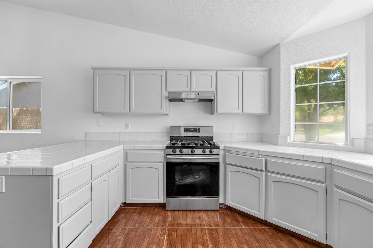 5798 W Acacia Ave, Fresno, CA 93722
