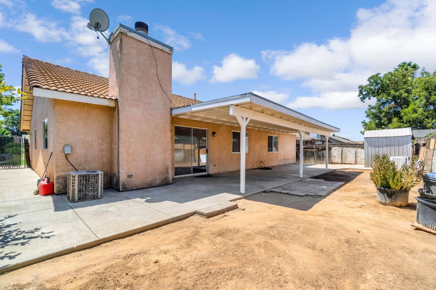 5798 W Acacia Ave, Fresno, CA 93722