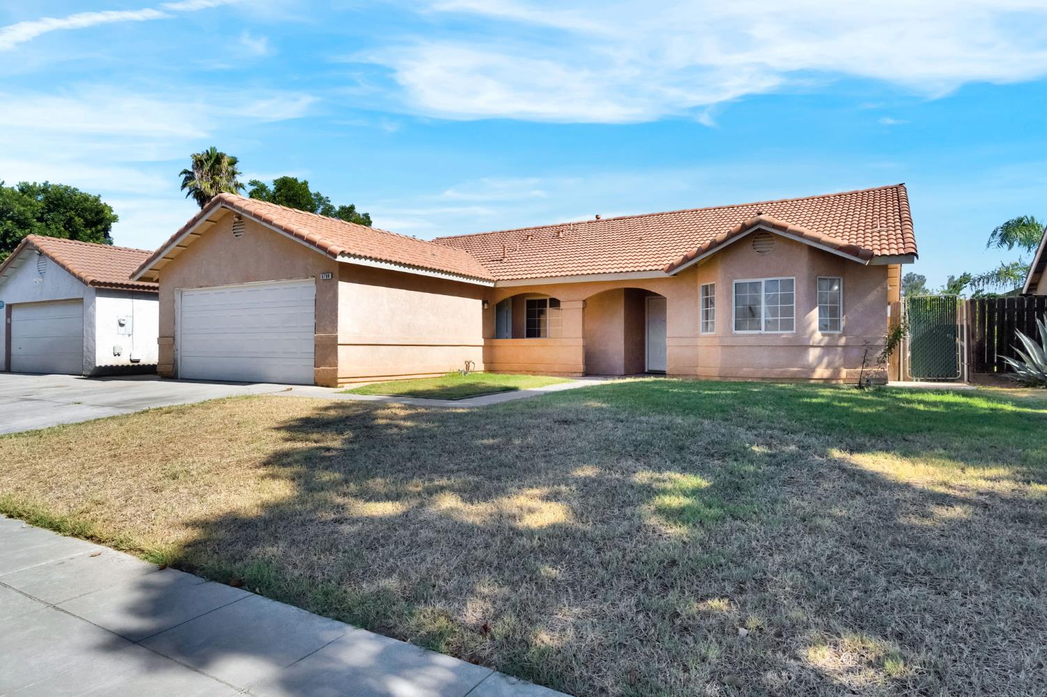 5798 W Acacia Ave, Fresno, CA 93722