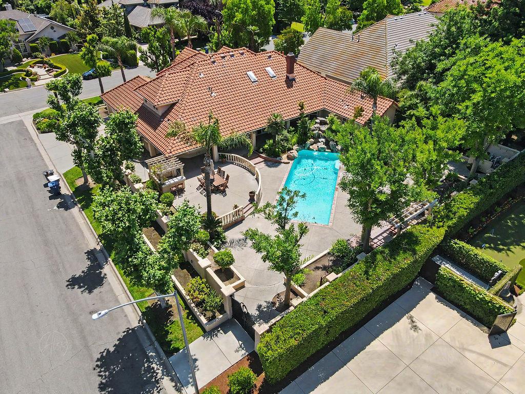 10111 N Spanish Bay Dr, Fresno, CA 93720
