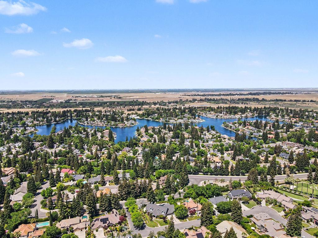 10111 N Spanish Bay Dr, Fresno, CA 93720