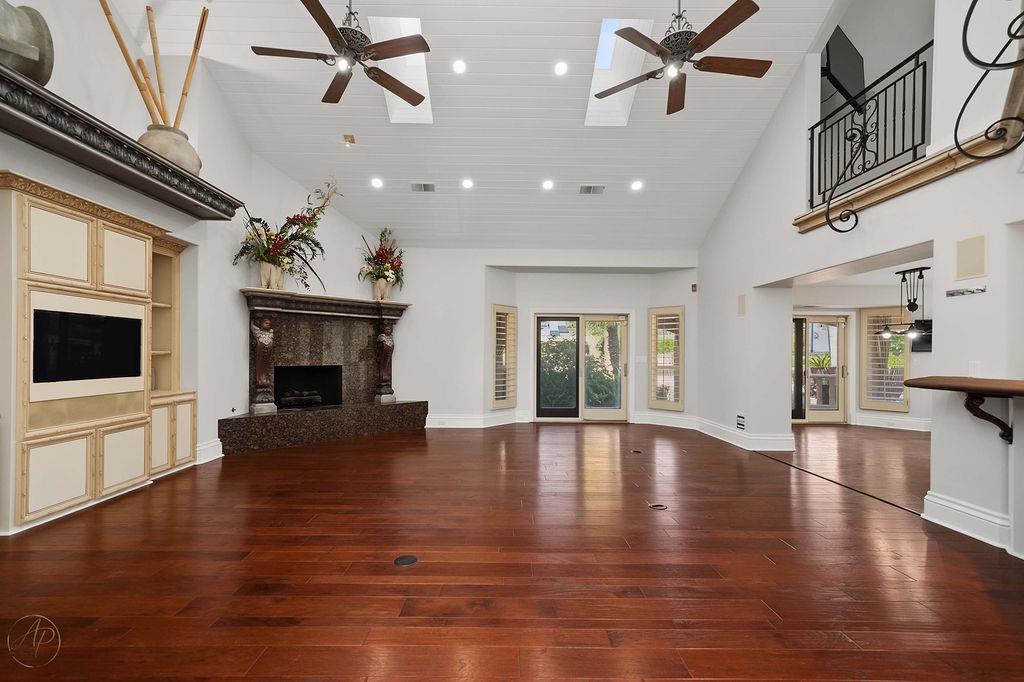 10111 N Spanish Bay Dr, Fresno, CA 93720