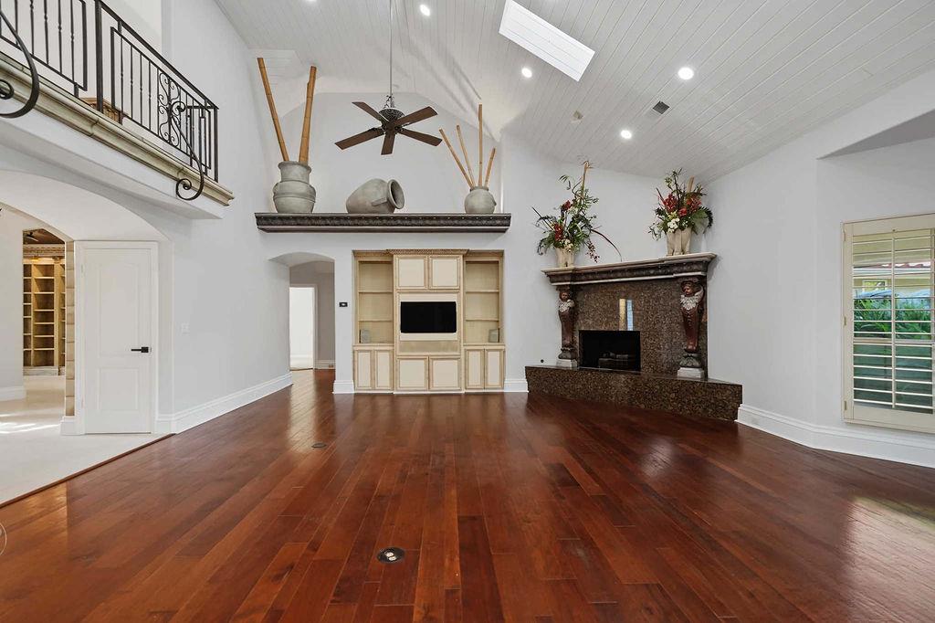 10111 N Spanish Bay Dr, Fresno, CA 93720