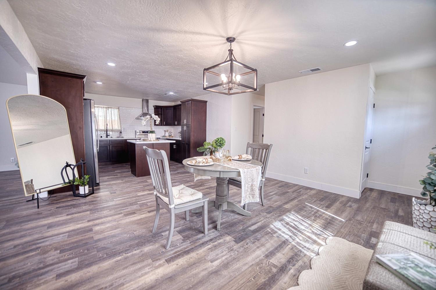7281 N College Ave, Pinedale, CA 93650