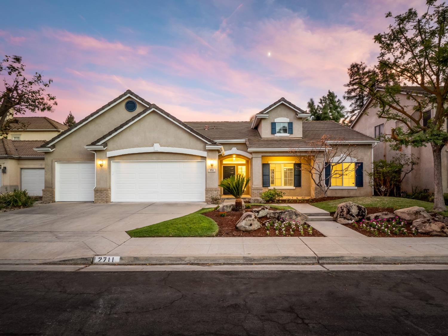 2711 E Shea Dr, Fresno, CA 93720