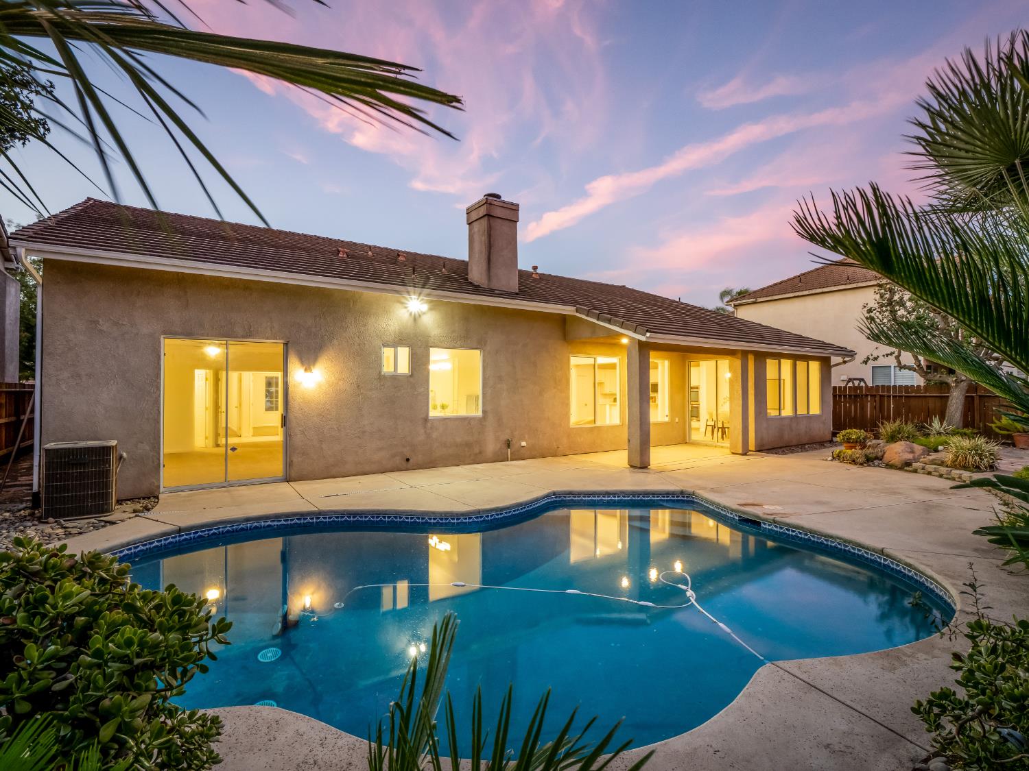 2711 E Shea Dr, Fresno, CA 93720