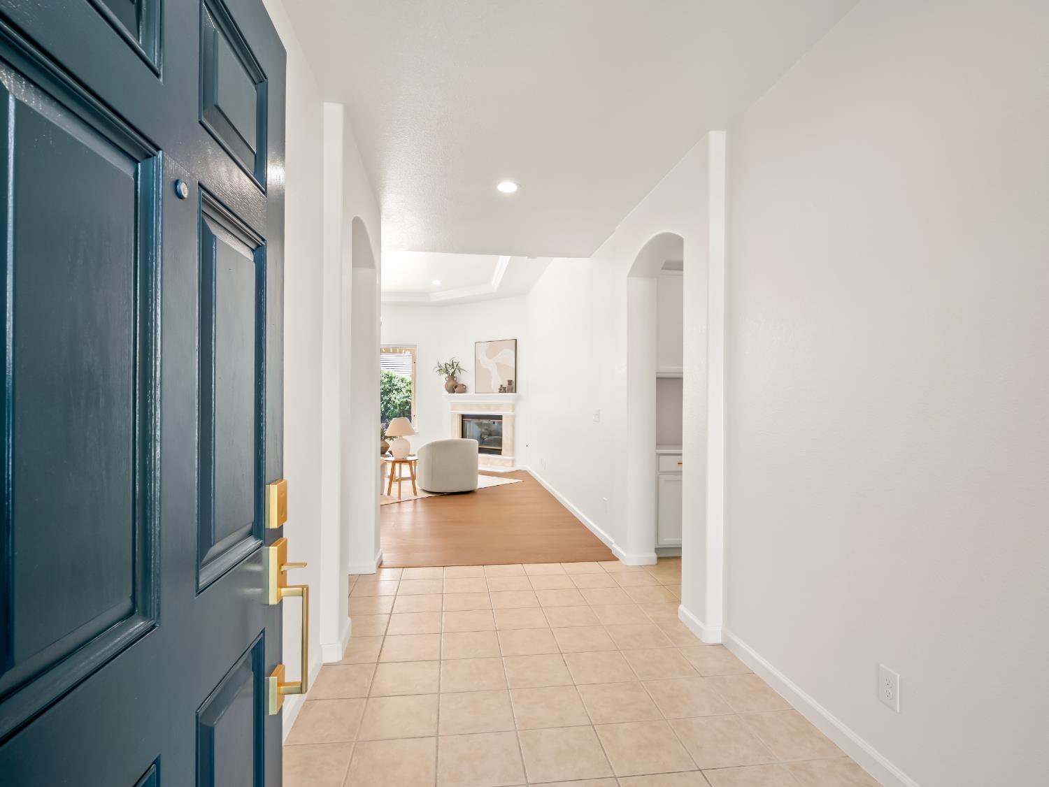 2711 E Shea Dr, Fresno, CA 93720