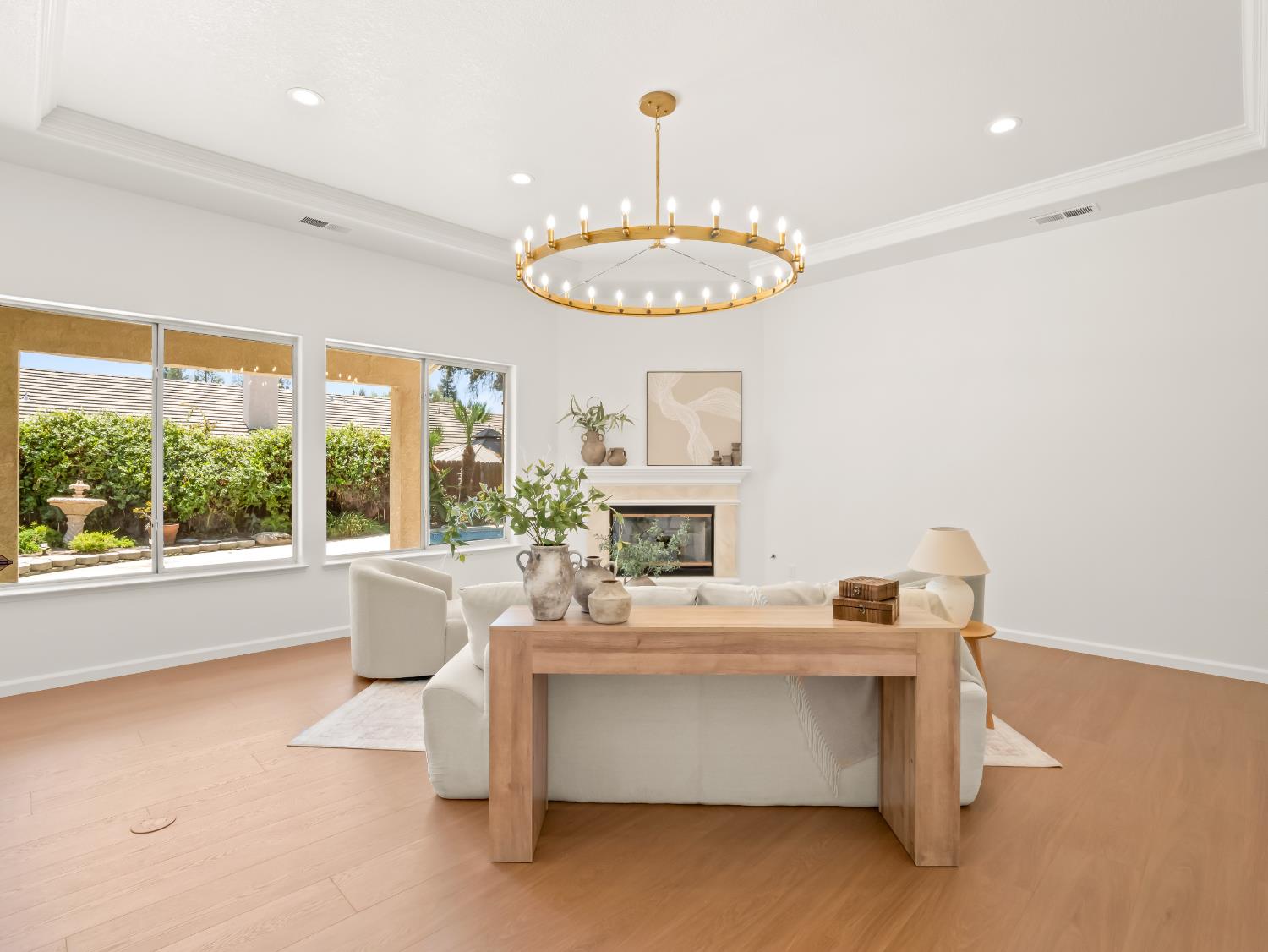 2711 E Shea Dr, Fresno, CA 93720