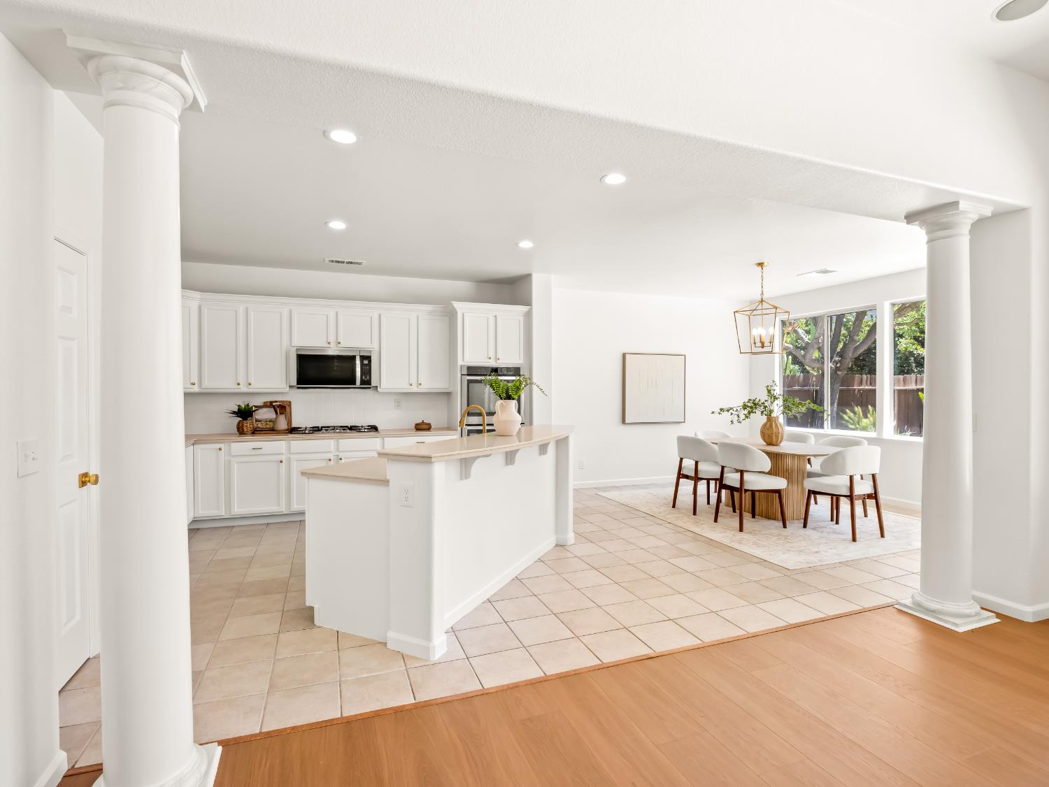 2711 E Shea Dr, Fresno, CA 93720