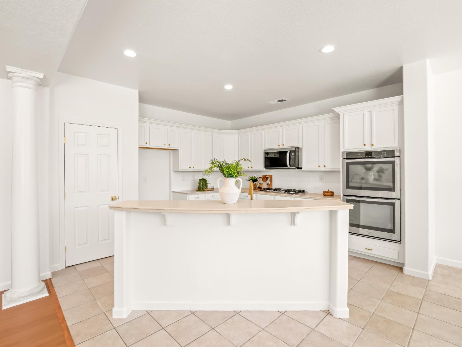2711 E Shea Dr, Fresno, CA 93720